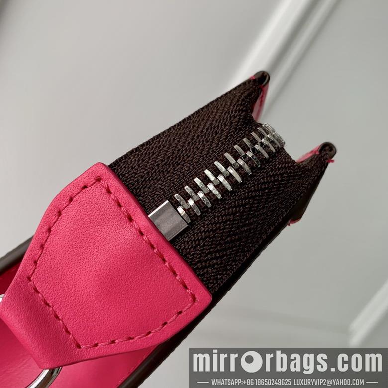 LV Replica Bags Alpha M81124 18.5x11x6.5cm gf4