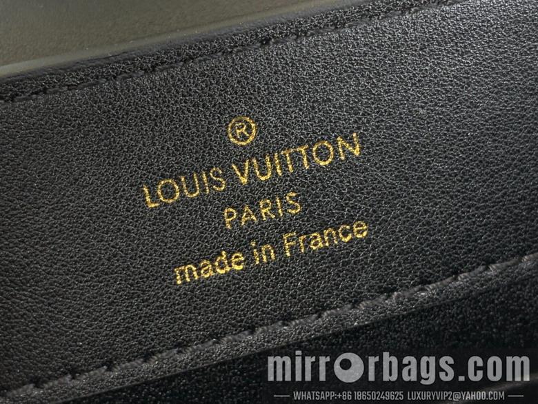 LV Replica Bags Cap m11908 21x13.6x8cm gf3