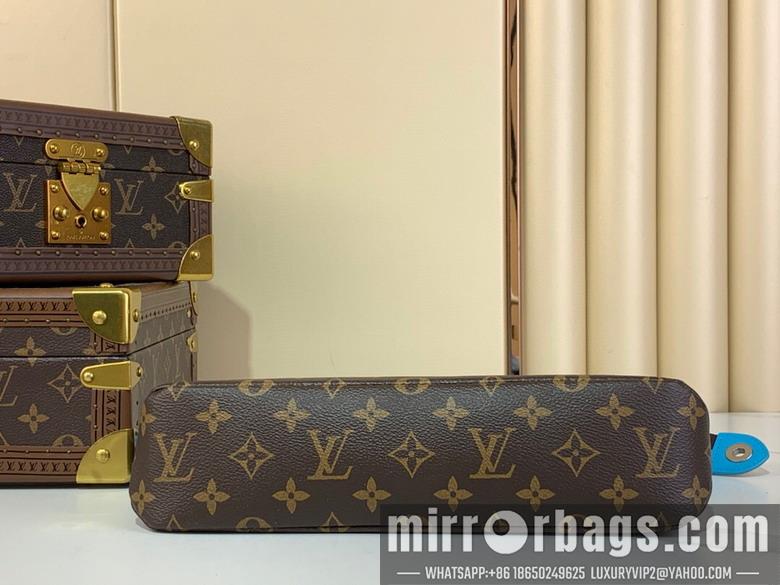 LV Replica Bags Voyage m13198 21x7.5x30cm gf5