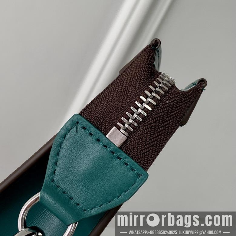 LV Replica Bags Alpha M81124 18.5x11x6.5cm gf2