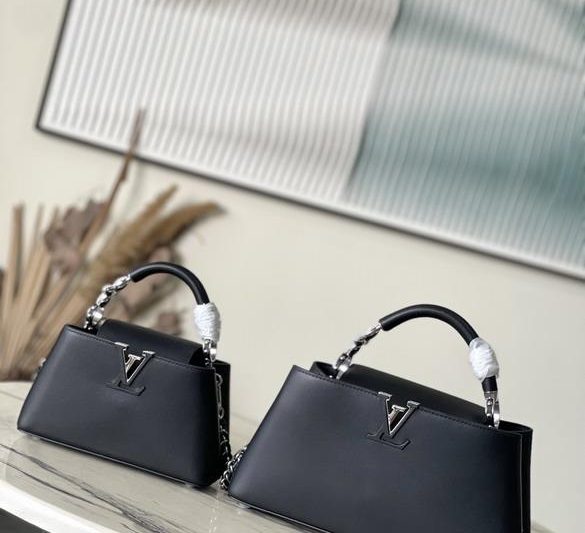 LV Replica Bags Cap M24706 22x12x8cm