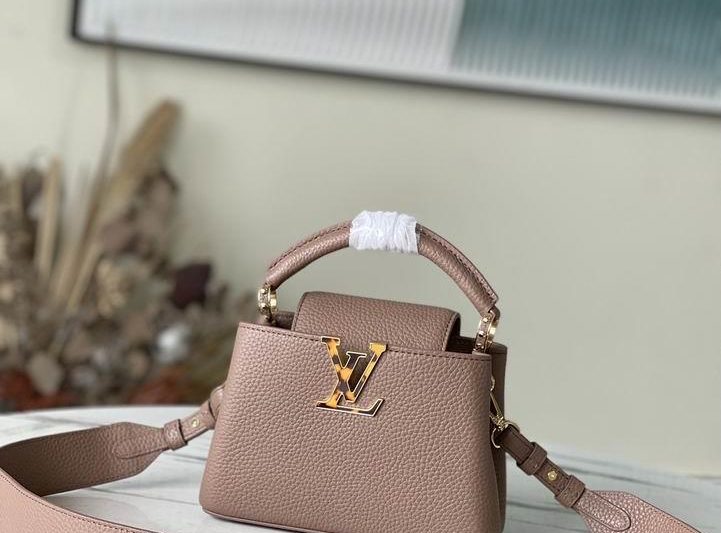 LV Replica Bags Capucines mini M58671 21x14x8cm