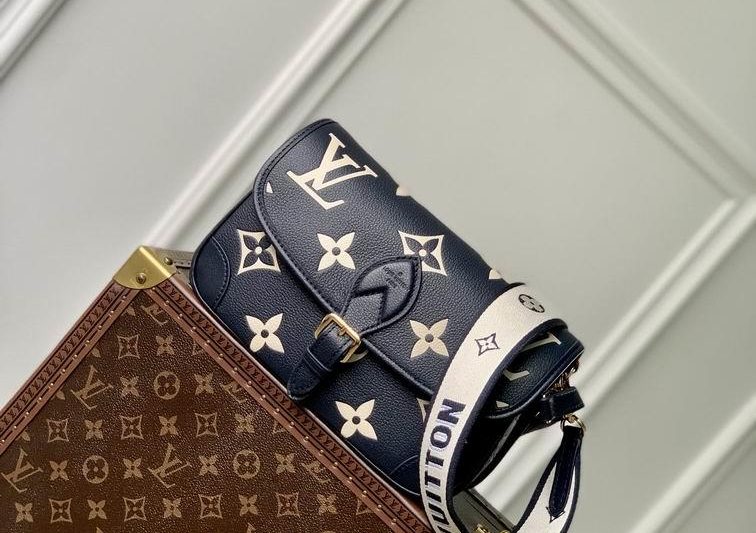 LV Replica Bags Diane M47161 25x9x15cm