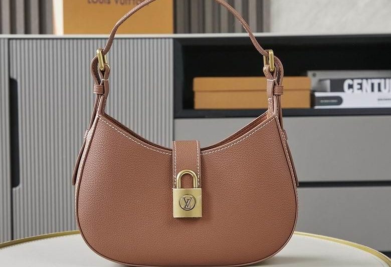 LV Replica Bags M24611 26X18X7cm  3colour