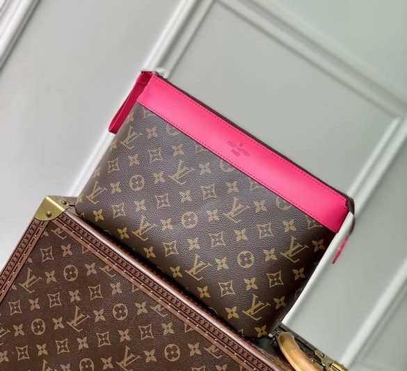 LV Replica Bags Voyage M13199 21×7.5x30cm