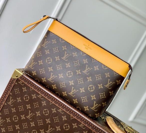 LV Replica Bags Voyage M13199 21×7.5x30cm