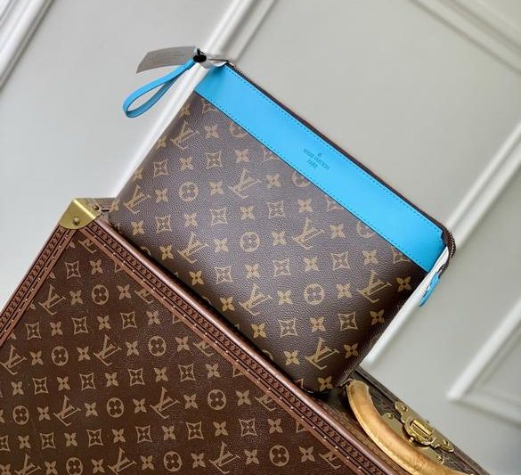 LV Replica Bags Voyage M13199 21×7.5x30cm