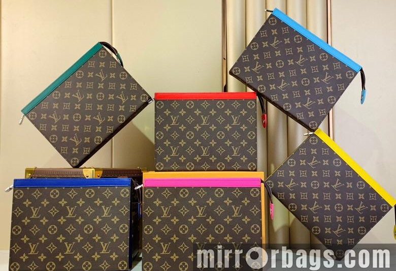 LV Replica Bags Voyage m12817 21x6x27cm