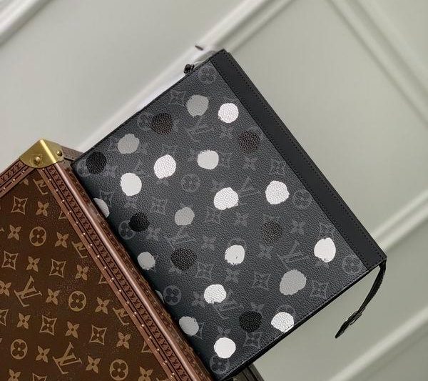 LV Replica Bags Pochette Voyage M81934 26x20cm