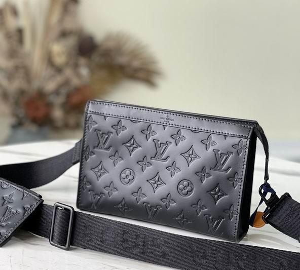 LV Replica Bags Pochette Voyage M81115 22×14.5×4.5 cm