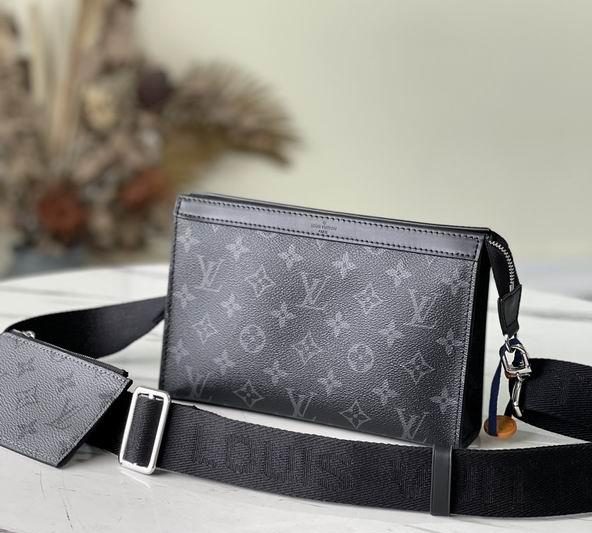 LV Replica Bags Pochette Voyage M81018 22×14.5×4.5 cm