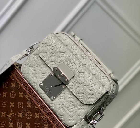 LV Replica Bags S Lock M23152 22x18x8cm