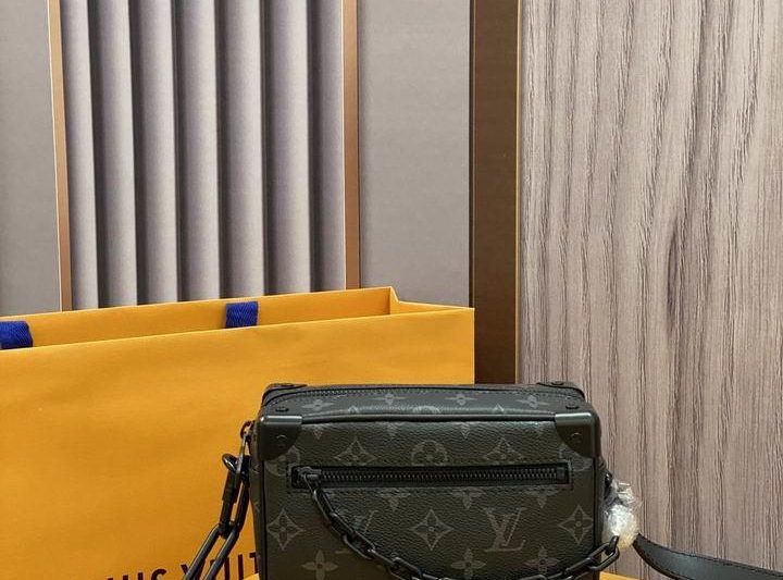 LV Replica Bags Mini Soft Trunk M44735黑花 18x13x8cm