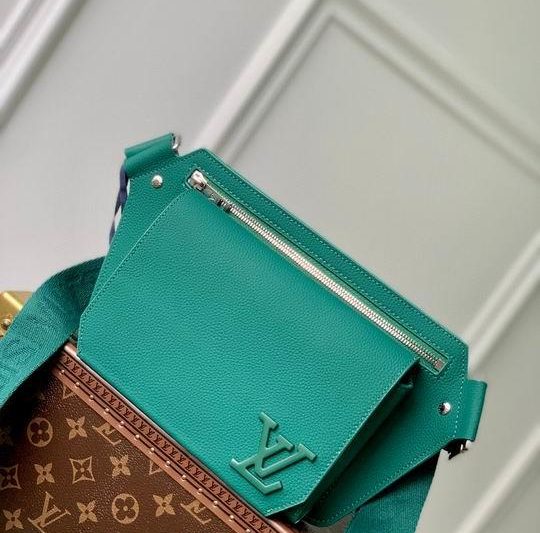 LV Replica Bags Takeoff M22665 30x16x3cm