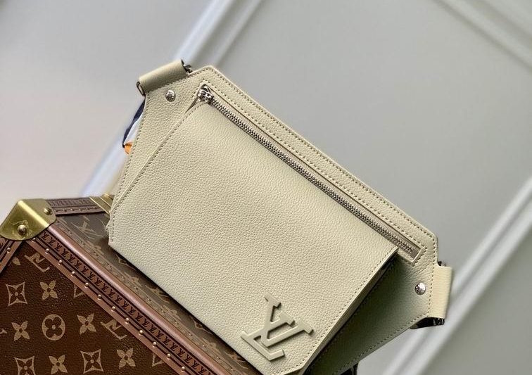 LV Replica Bags Takeoff M22665 30x16x3cm