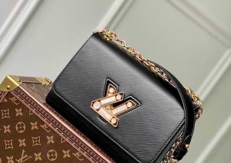 LV Replica Bags Twist M59218 23x17x9.5cm