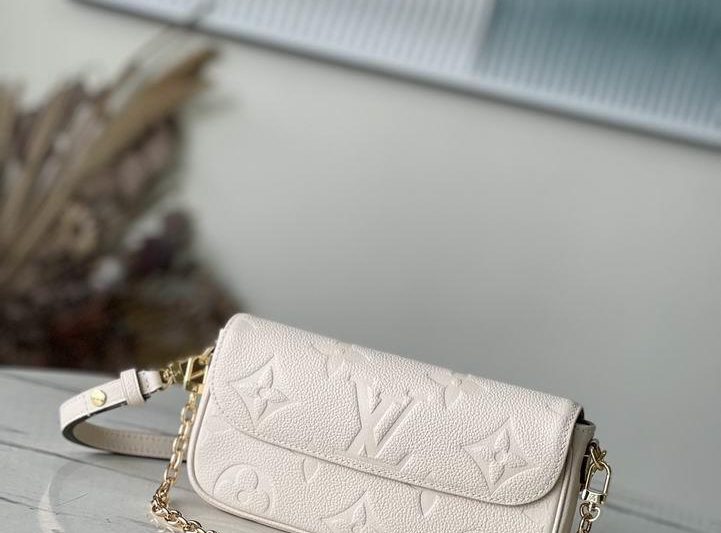 LV Replica Bags Ivy M82210 23.5x12x4.3cm 02