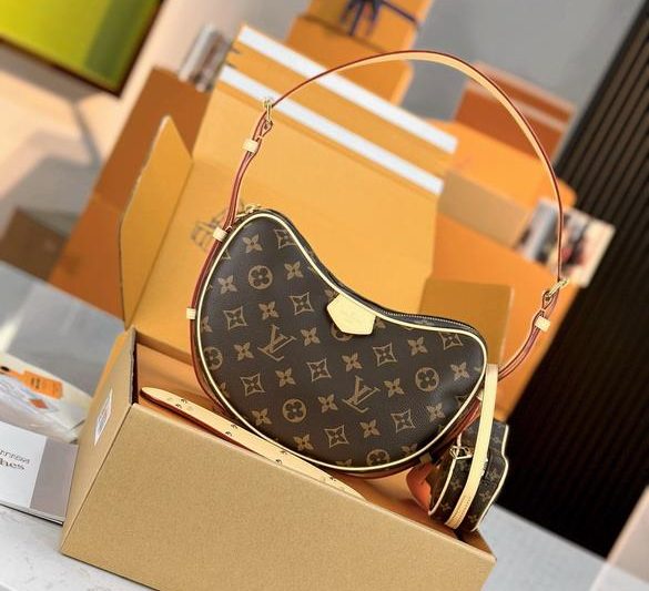 LV Replica Bags Croissant M46828 25x15x5cm