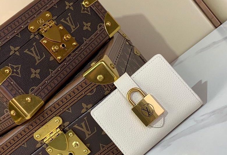 LV Replica Bags Portfoille Locky M12408 11×8.5x2cm4