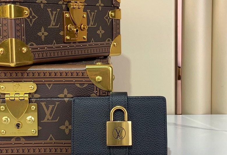 LV Replica Bags Portfoille Locky M12408 11×8.5x2cm