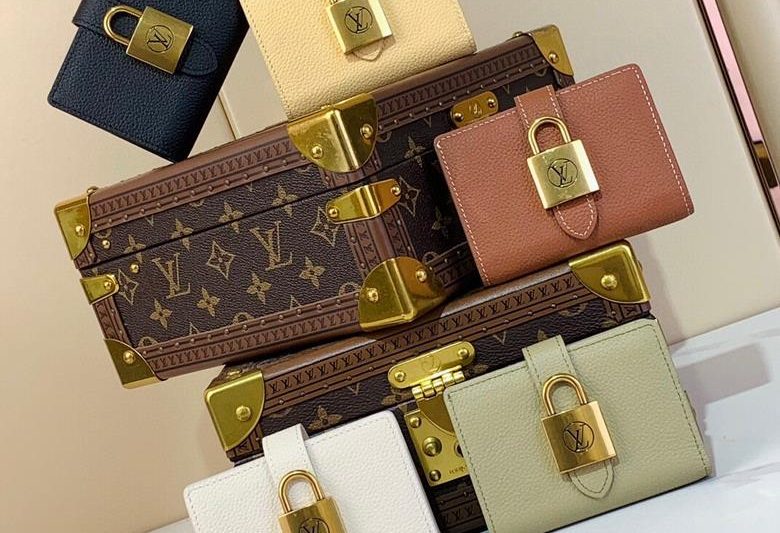 LV Replica Bags Portfoille Locky M12408 11×8.5x2cm