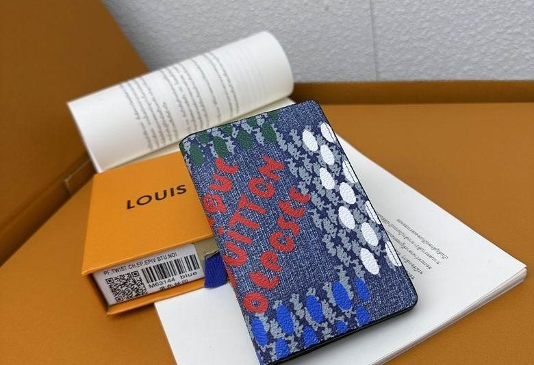 LV Replica Bags M63144 11X8X1.5cm