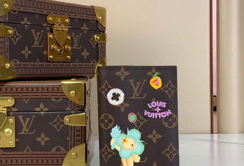LV Replica Bags Candy M62089 14×2.5x10cm