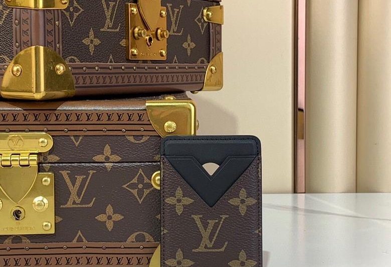 LV Replica Bags m13185 9.5×0.5×6.5cm5