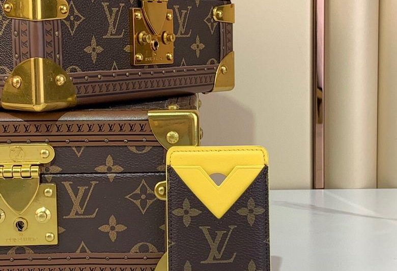 LV Replica Bags m13185 9.5×0.5×6.5cm4