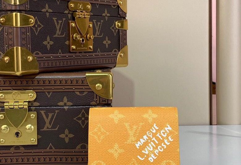 LV Replica Bags Envelope m12664 8x1x10.5cm