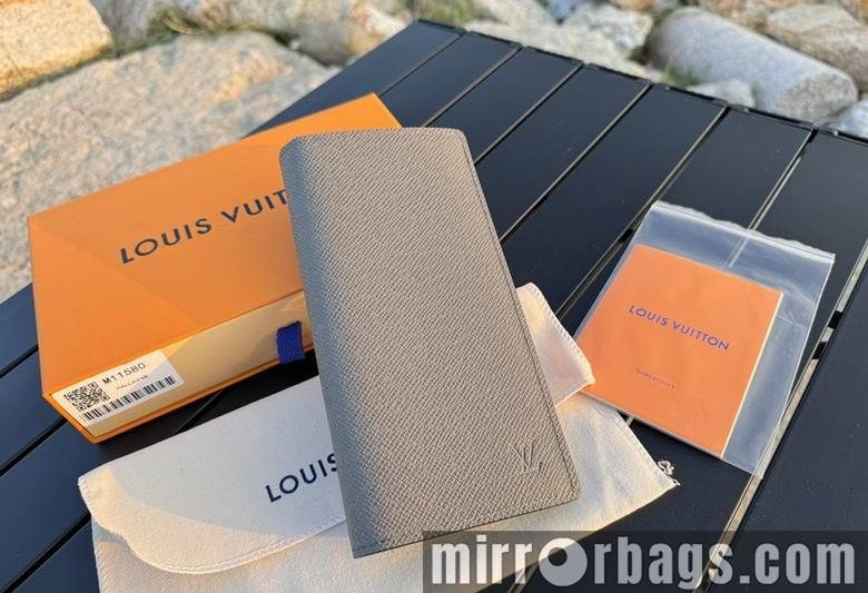 LV Replica Bags M11580 19X10X2cm