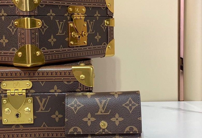 LV Replica Bags Victor M12598 11.5x9x2.5cm
