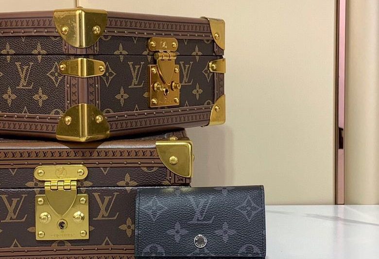LV Replica Bags Victor M12598 11.5x9x2.5cm
