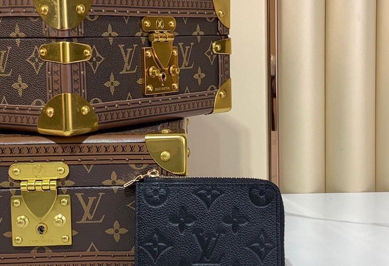 LV Replica Bags M83476 11×8.5×1.5cm