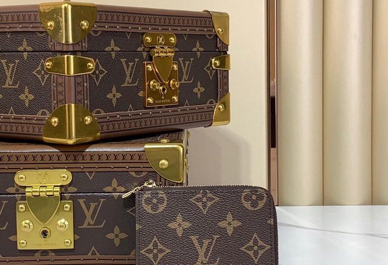 LV Replica Bags M83476 11×8.5×1.5cm