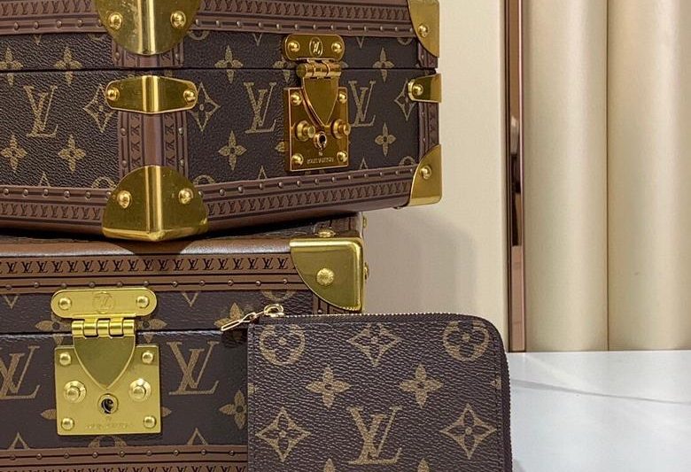 LV Replica Bags M83476 11×8.5×1.5cm