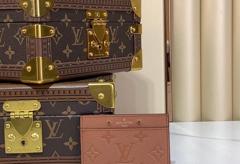 LV Replica Bags M62170 11×7.5×0.4cm