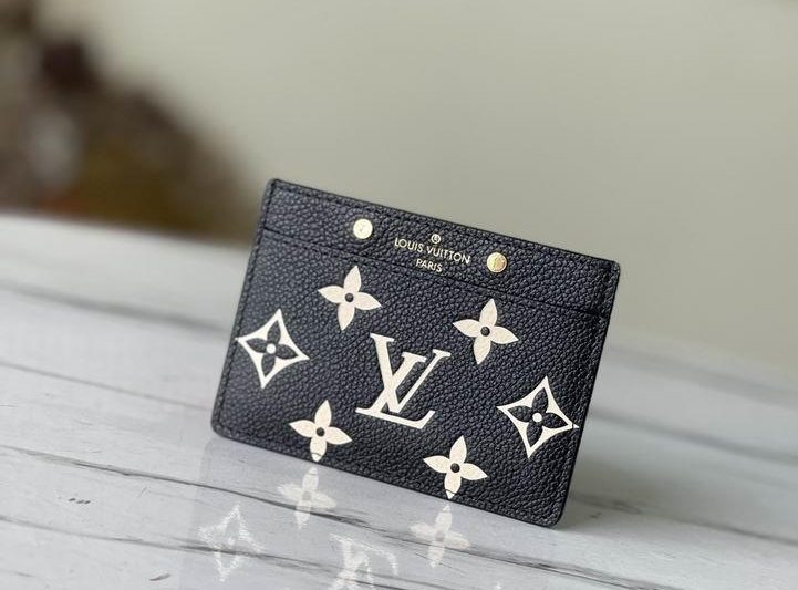 LV Replica Bags M81022 11×7.5×0.4cm