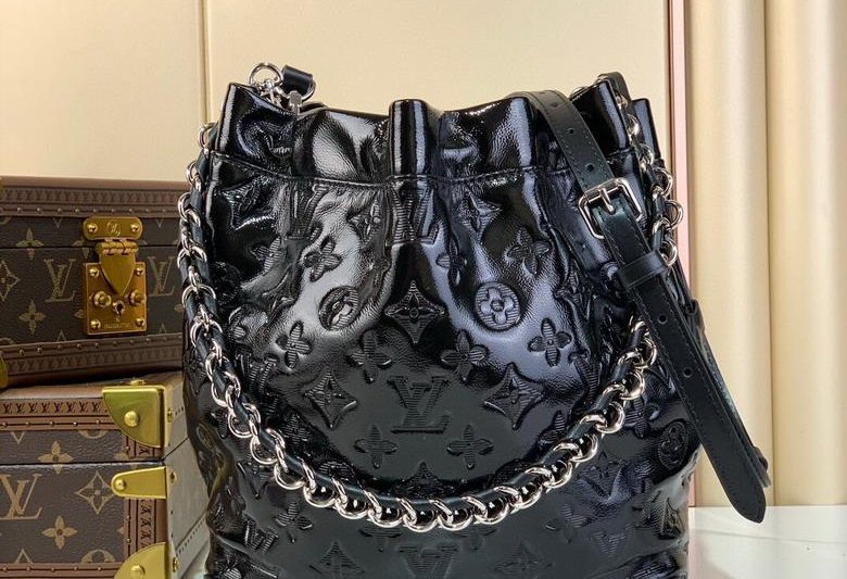 LV Replica Bags Cruise M13484 23x27x8cm