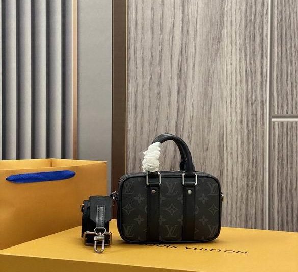 LV Replica Bags Voyage M82770 20x13x5.5cm