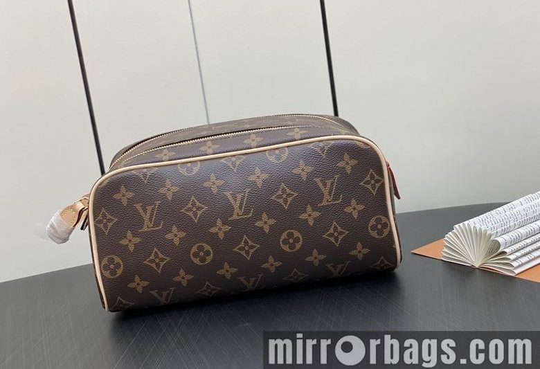 LV Replica Bags Dopp M44494 28x15x16.5cm