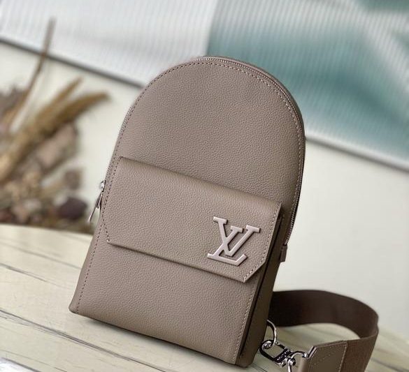 LV Replica Bags Pilot M23736 20x30x4cm