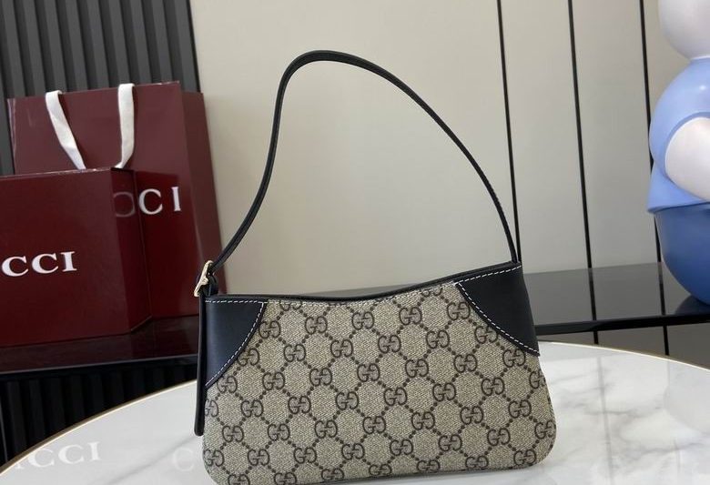 Gucci Replica Bags 820696 23X13X2cm