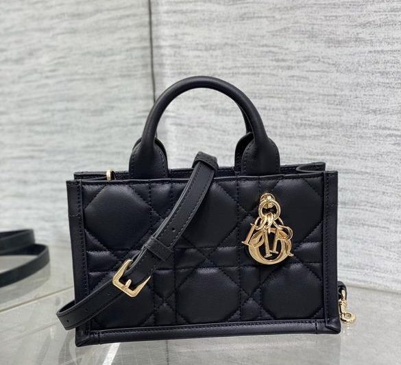 Dior Replica Bags 7001 21.5×7.5x13cm wz1