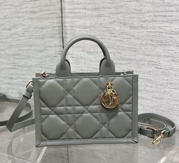 Dior Replica Bags 7001 21.5×7.5x13cm wz