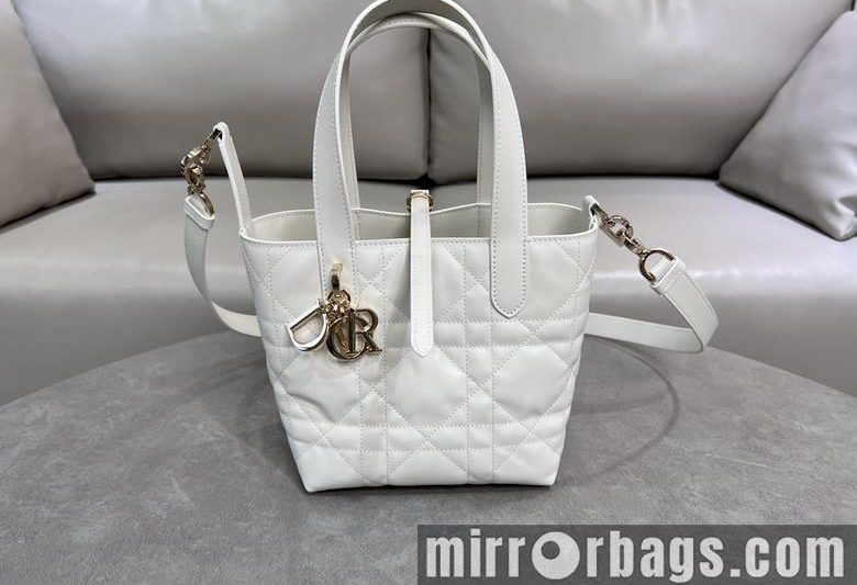 Dior Replica Bags 2835 16x18x12cm yz4