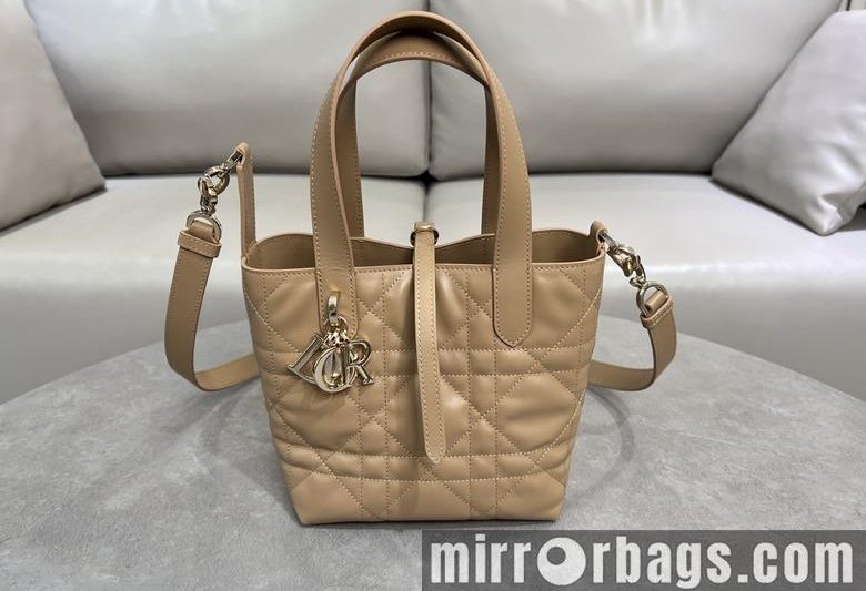 Dior Replica Bags 2835 16x18x12cm yz3