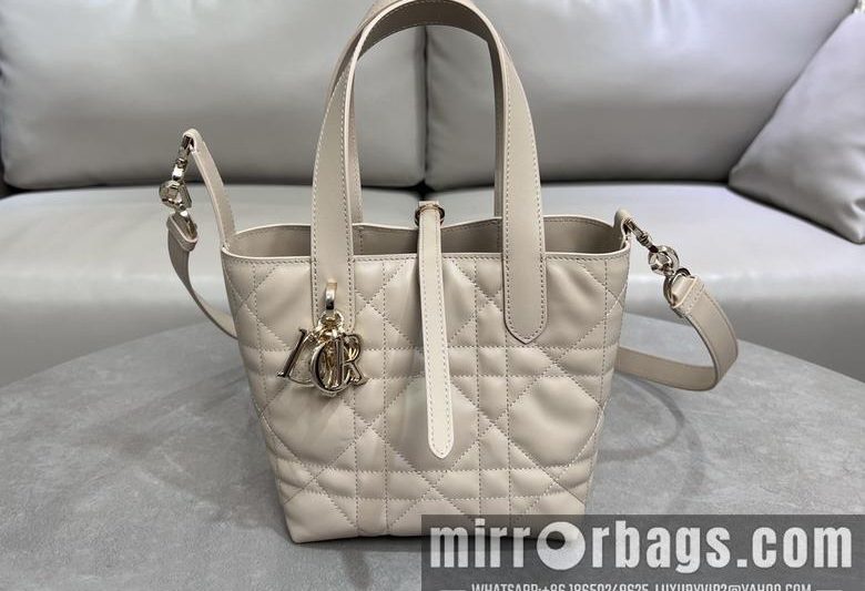 Dior Replica Bags 2835 16x18x12cm yz1