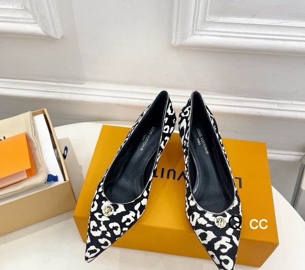 LV Replica Shoes LV size 35-40 4CM XC0310