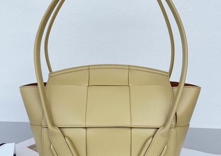 Bottega Veneta Replica Bags BV Arco 33木薯色 38x33x6cm CN